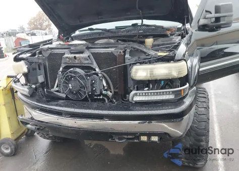 2002 Chevrolet Silverado 1500 Ls z USA, uszkodzony, nr VIN 1GCEK19T82E279691